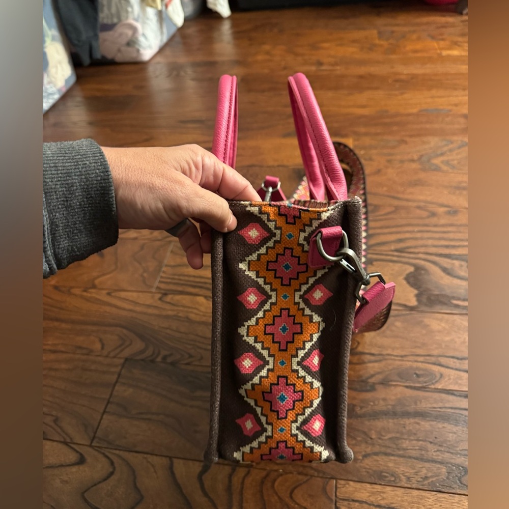 Wrangler southwestern dual sided hot pink Patterned Bag - Picture 4 of 7